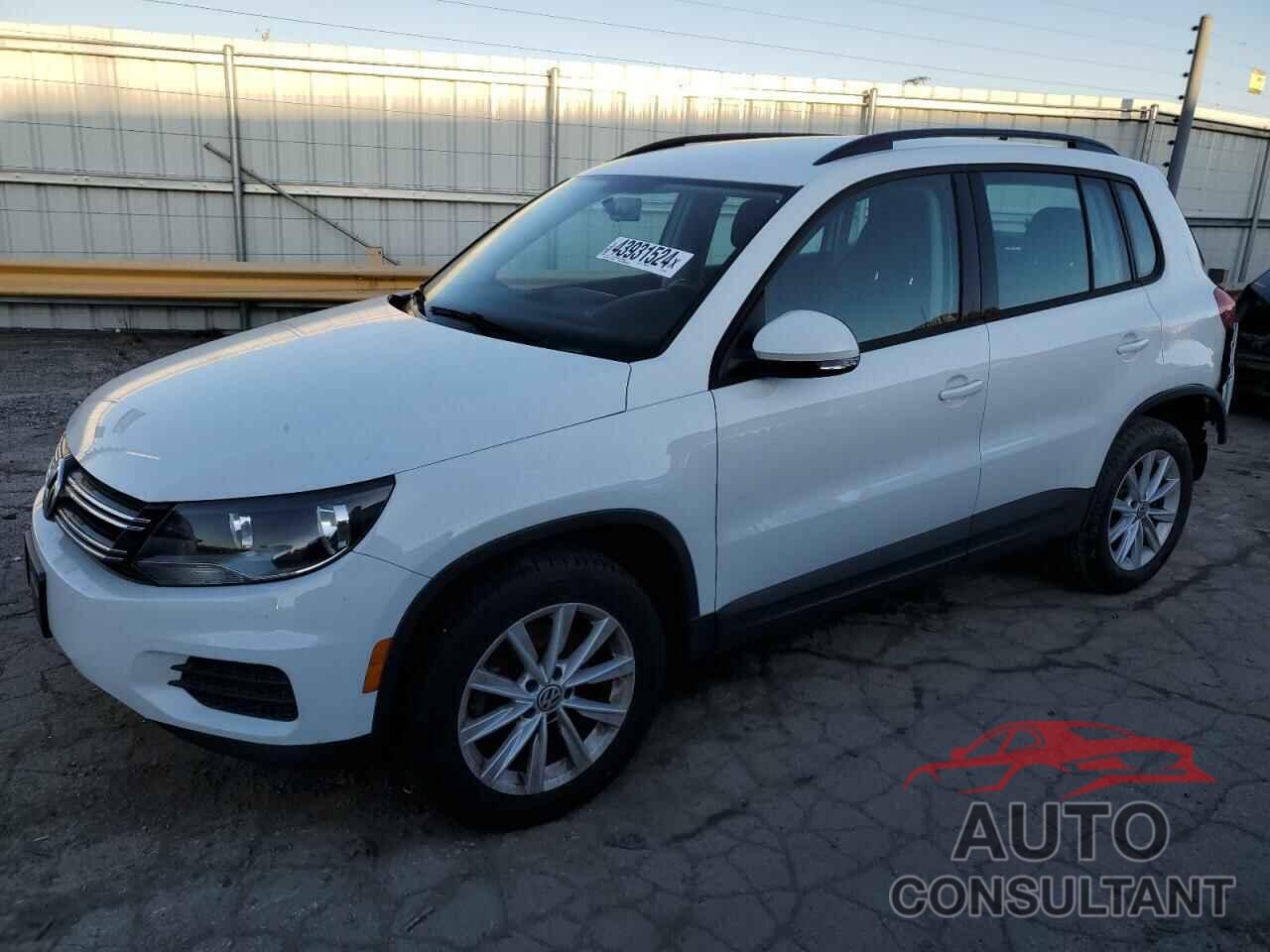 VOLKSWAGEN TIGUAN 2017 - WVGBV7AX2HK042907