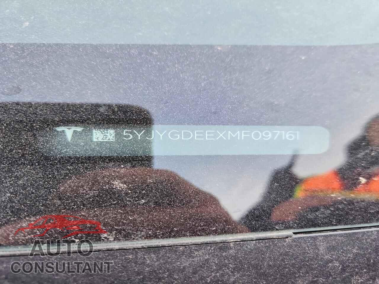 TESLA MODEL Y 2021 - 5YJYGDEEXMF097161