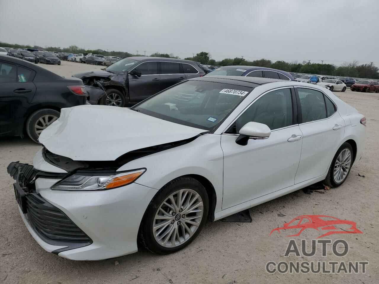 TOYOTA CAMRY 2018 - 4T1B11HK1JU033466