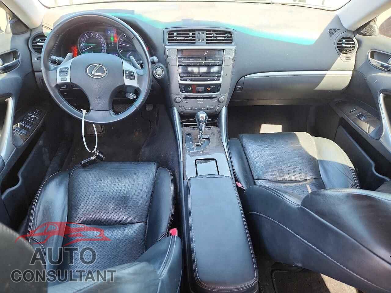 LEXUS IS 2011 - JTHCF5C24B5044920