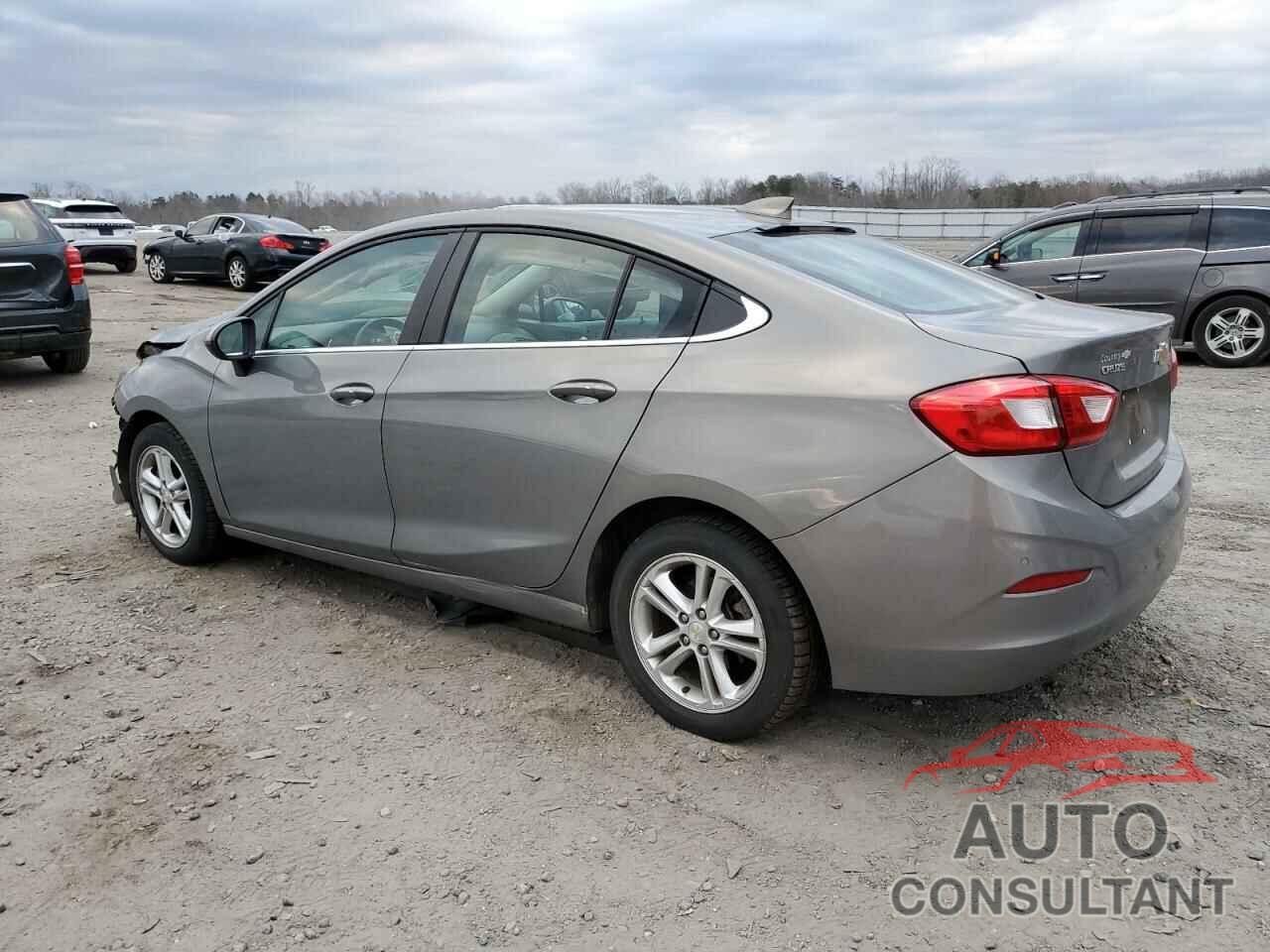 CHEVROLET CRUZE 2018 - 1G1BE5SMXJ7137200