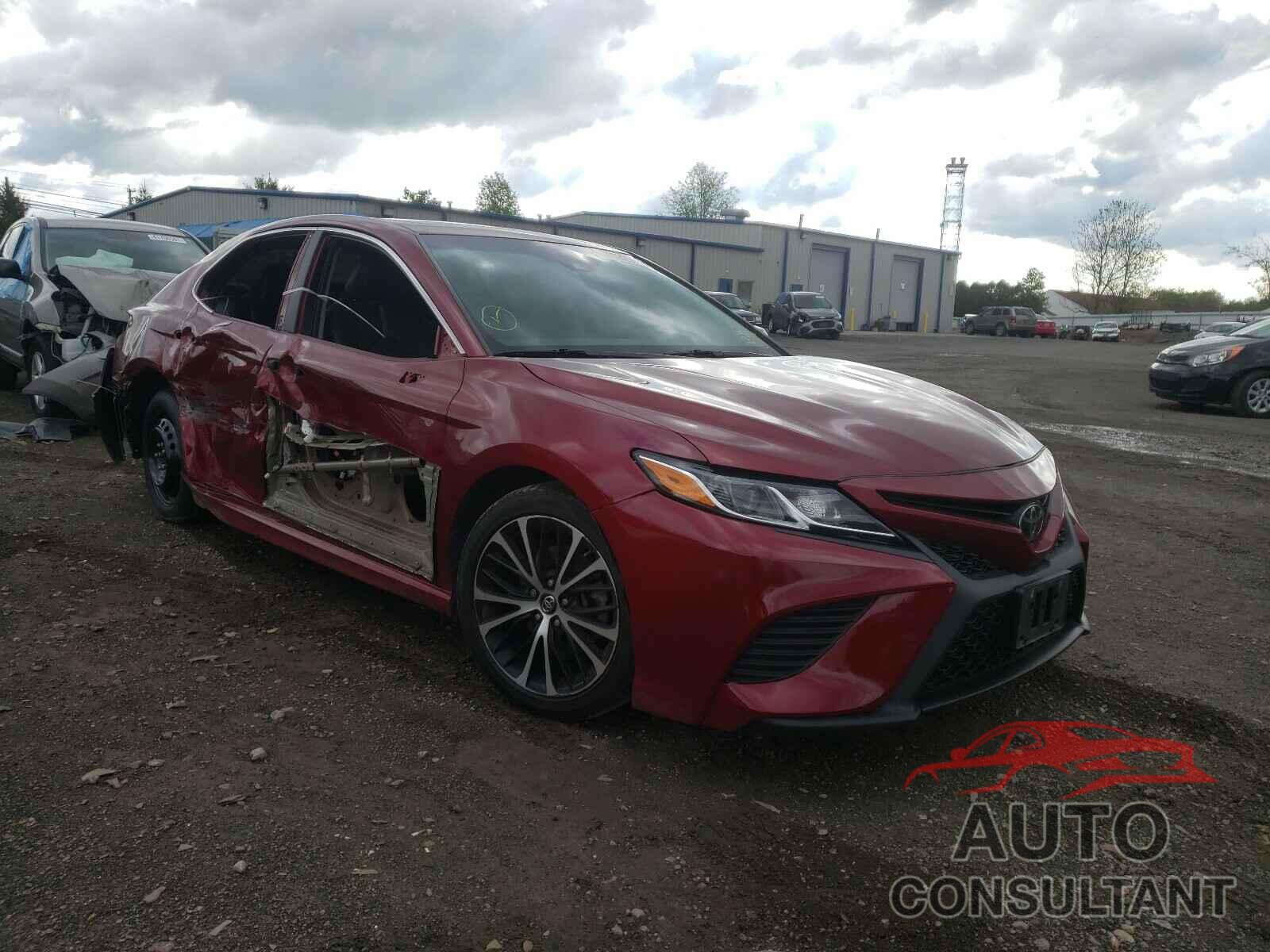 TOYOTA CAMRY 2018 - 4T1B11HK2JU617987