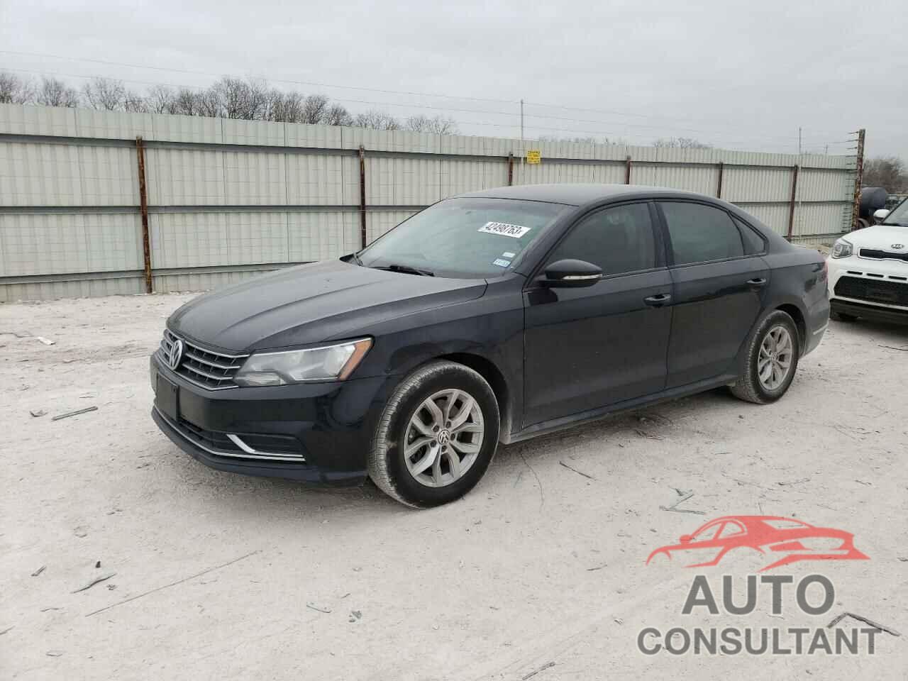 VOLKSWAGEN PASSAT 2018 - 1VWAA7A32JC001831