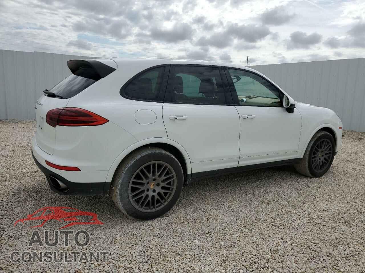 PORSCHE CAYENNE 2017 - WP1AA2A27HKA83437