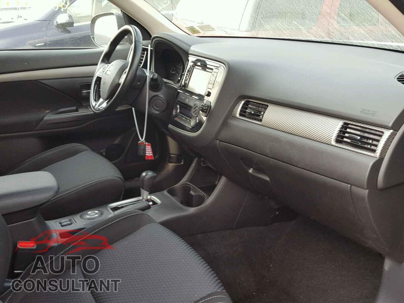 MITSUBISHI OUTLANDER 2016 - JA4AZ3A30GZ017529