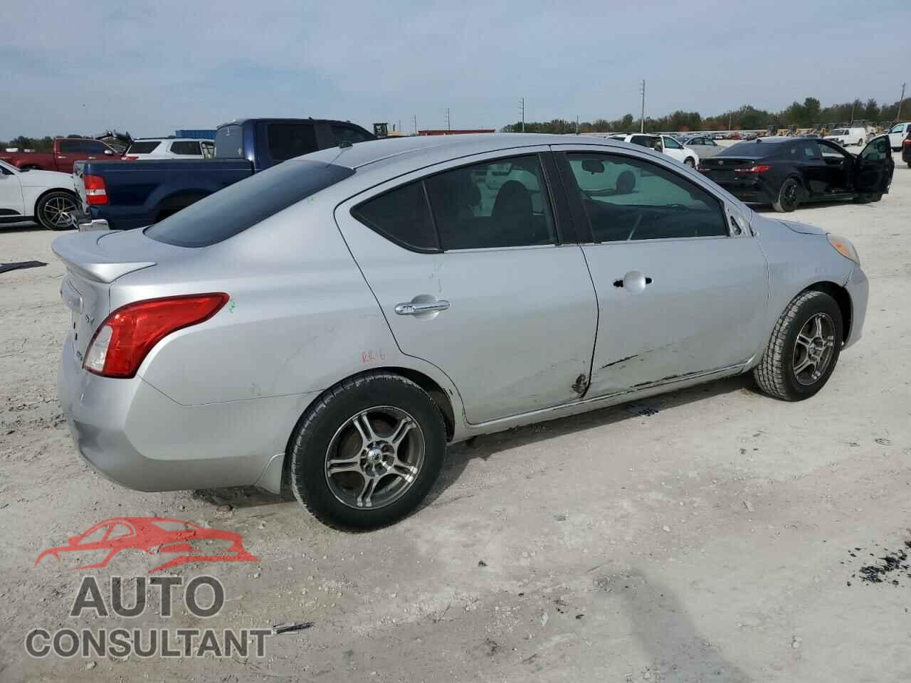 NISSAN VERSA 2013 - 3N1CN7APXDL890232