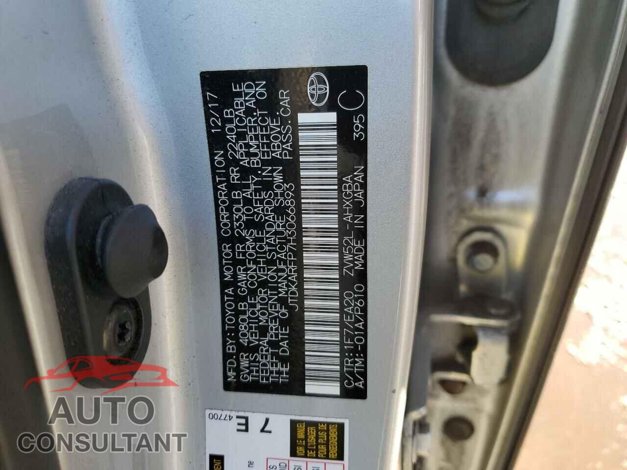 TOYOTA PRIUS 2017 - JTDKARFP7H3066893