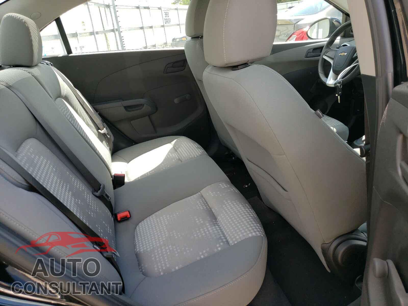 CHEVROLET SONIC 2018 - 1G1JB5SH6J4100430