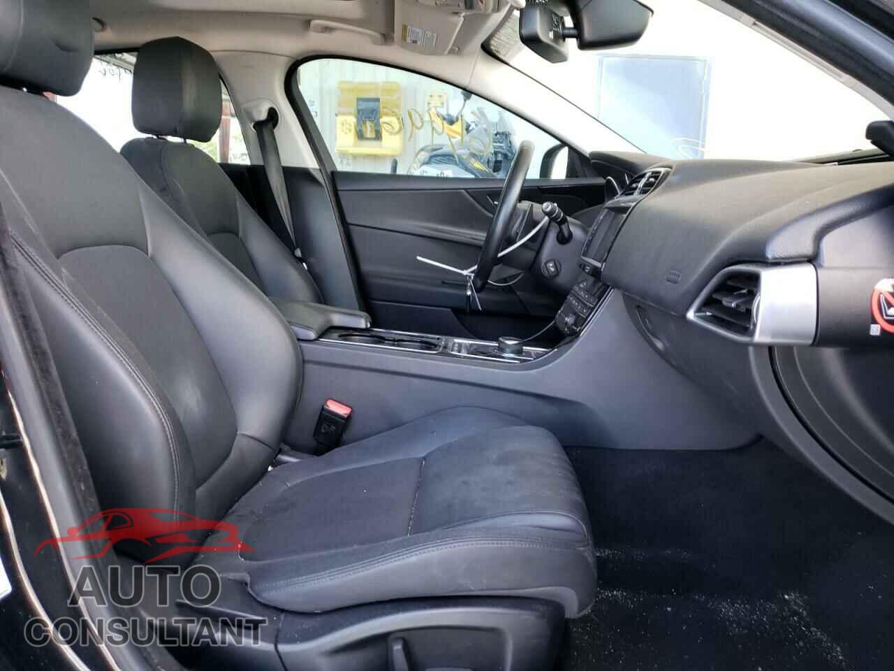 JAGUAR XE 2017 - SAJAR4BG5HA972700