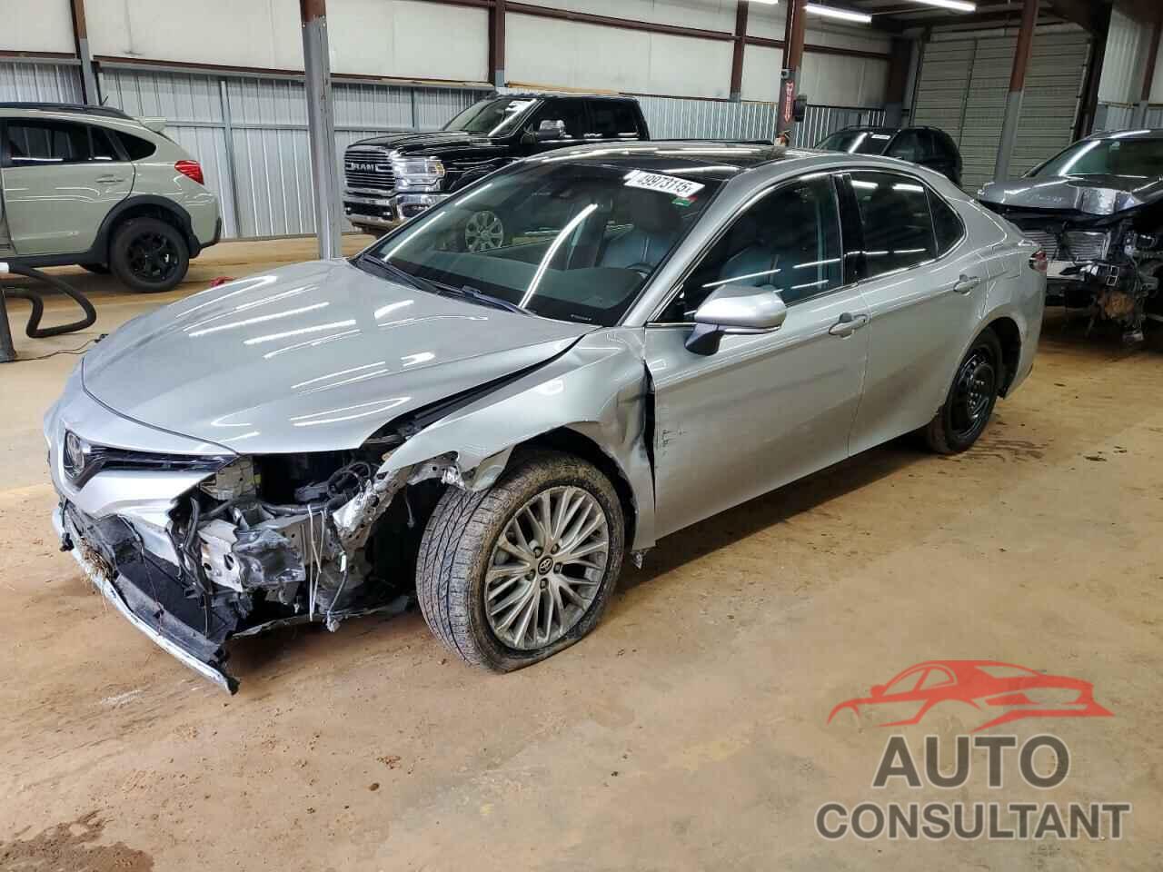 TOYOTA CAMRY 2018 - 4T1B11HK2JU029457