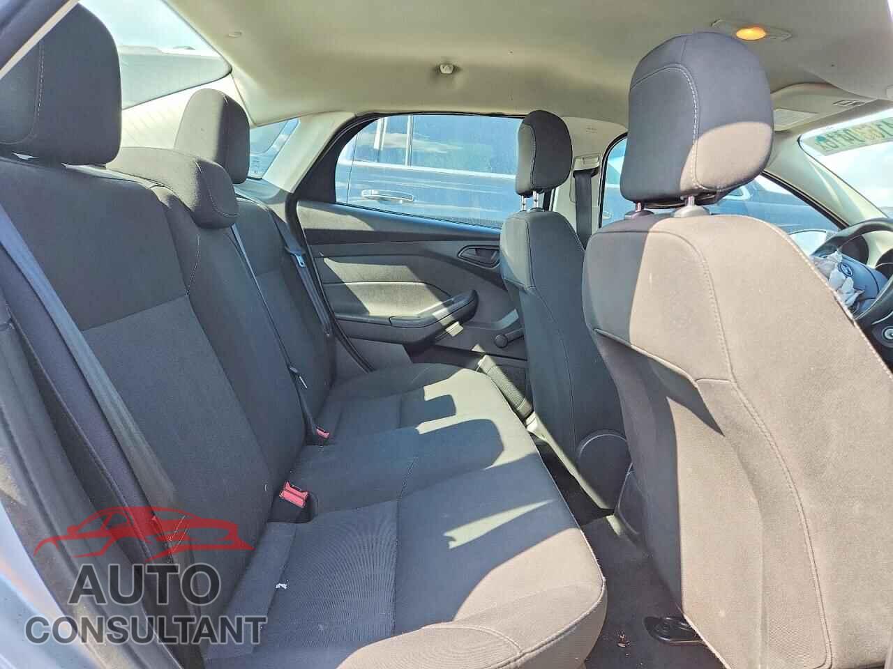 FORD FOCUS 2015 - 1FADP3E28FL355102