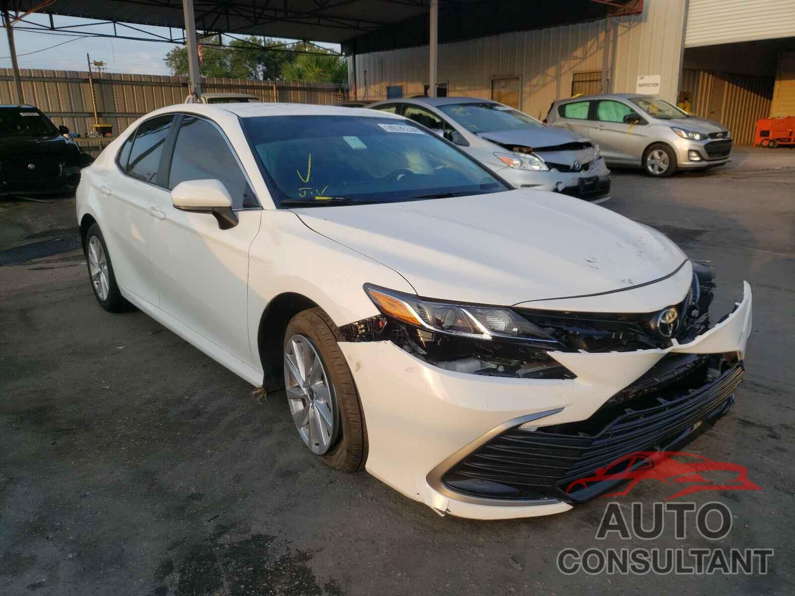 TOYOTA CAMRY 2021 - 4T1C11AK0MU438320