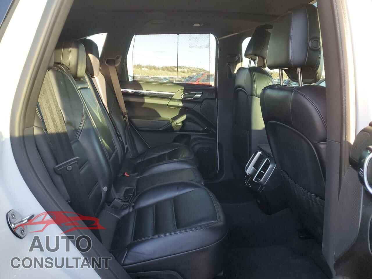 PORSCHE CAYENNE 2017 - WP1AA2A22HKA85807