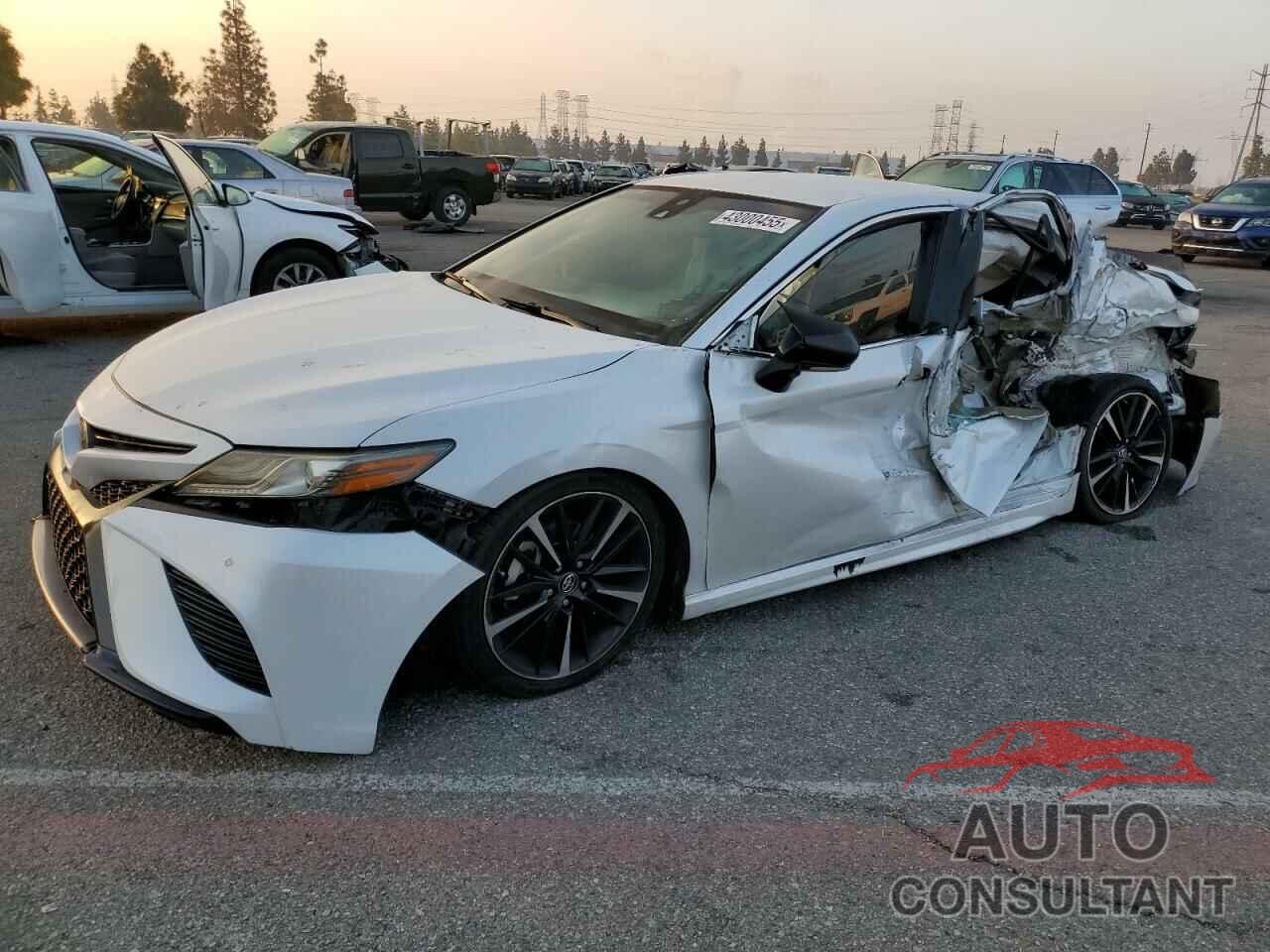 TOYOTA CAMRY 2018 - 4T1B61HK6JU004661
