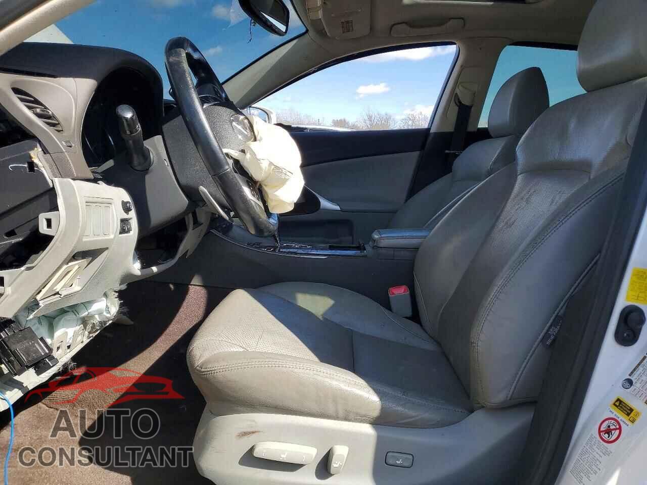 LEXUS IS 2011 - JTHCF5C23B5051969