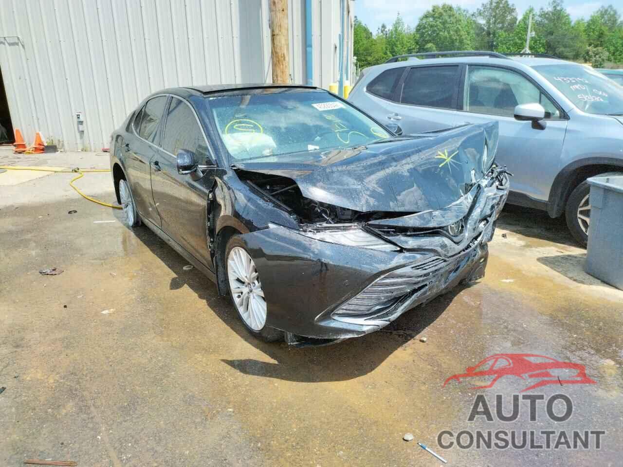 TOYOTA CAMRY 2018 - 4T1B11HK4JU054814