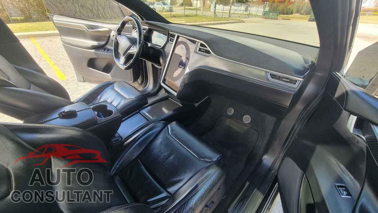 TESLA MODEL X 2017 - 5YJXCDE21HF046103