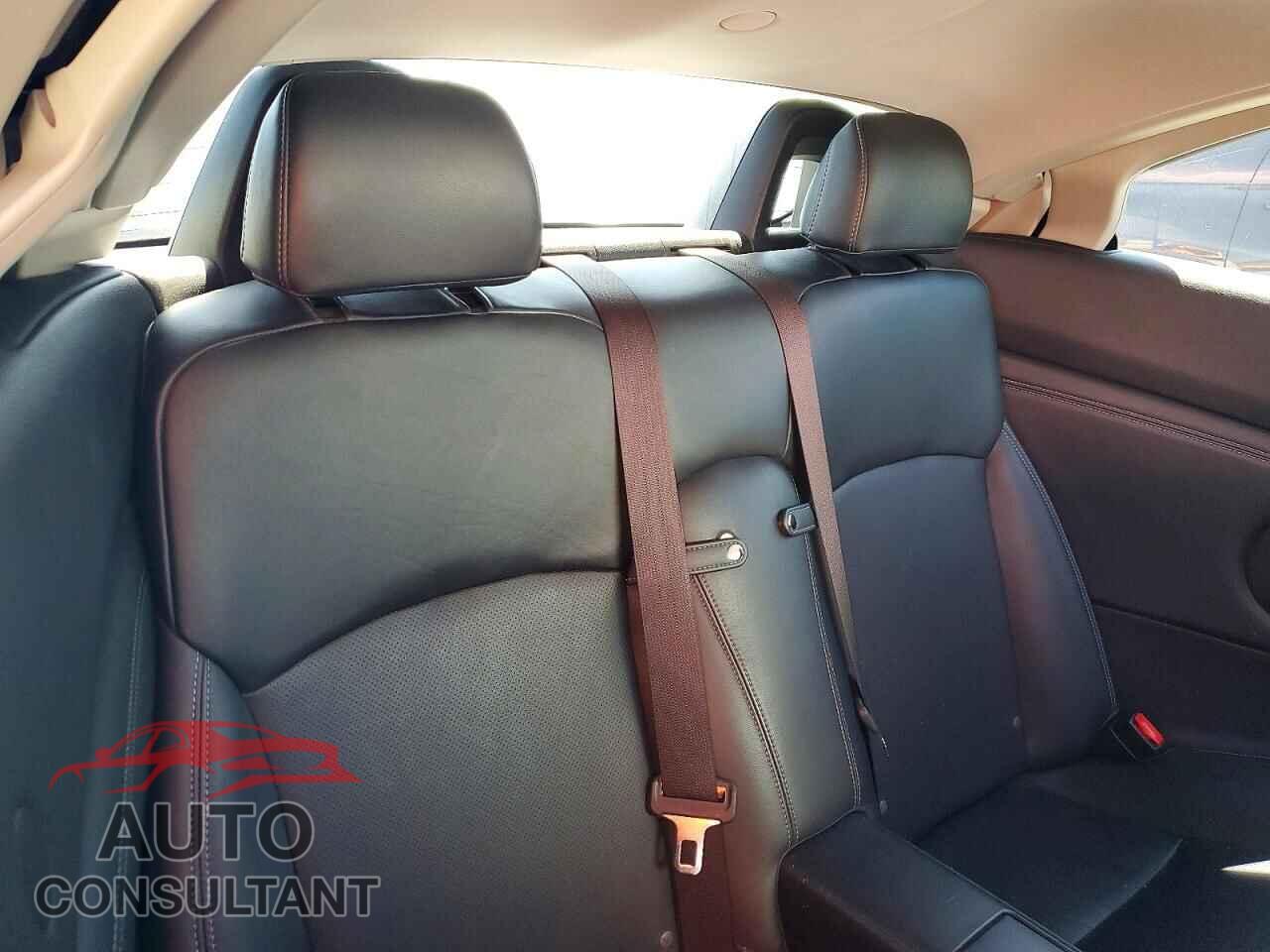 LEXUS IS 2012 - JTHFF2C22C2524520