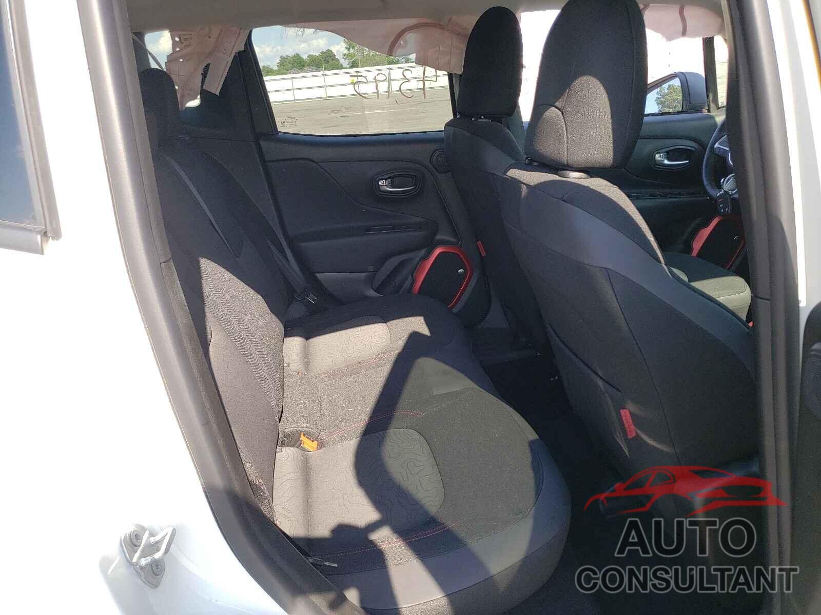 JEEP RENEGADE 2018 - ZACCJBCB7JPH06235