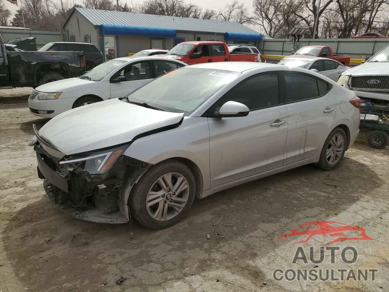 HYUNDAI ELANTRA 2019 - 5NPD84LF8KH418376