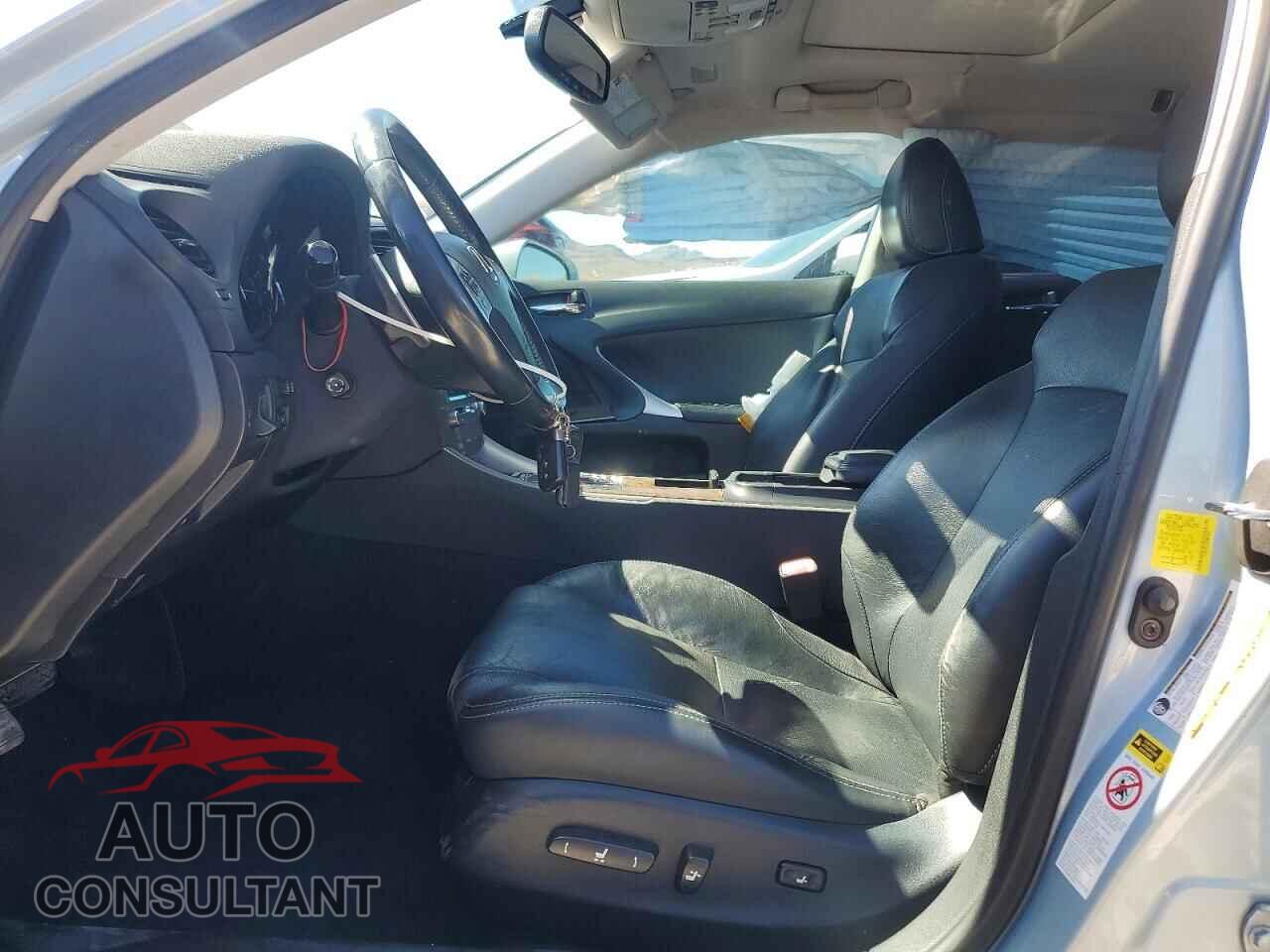 LEXUS IS 2011 - JTHCF5C26B5049455