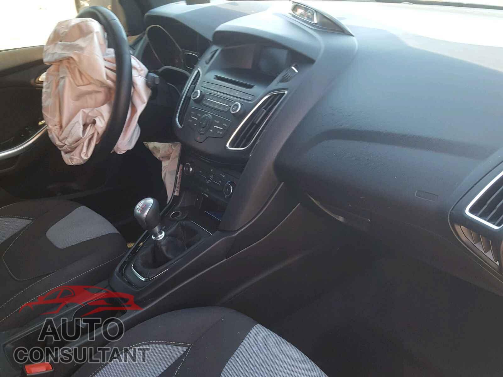 FORD FOCUS 2017 - 1FADP3L93HL299833