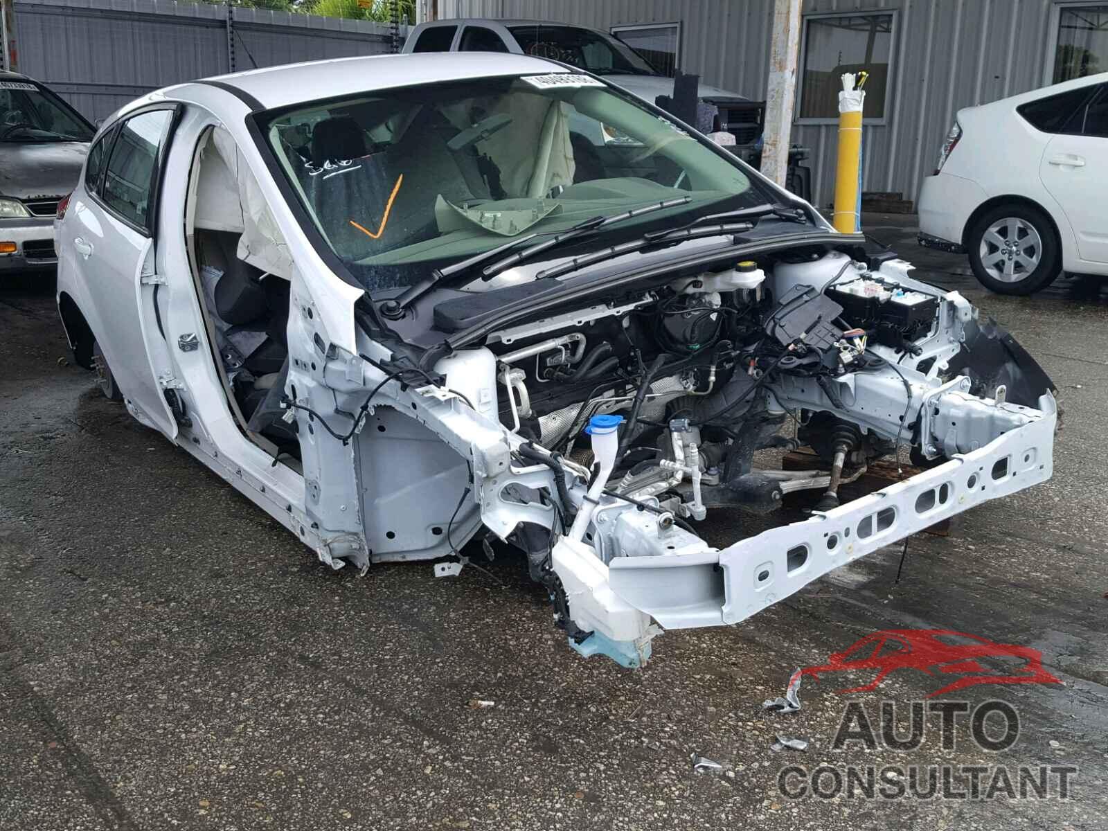 FORD FOCUS 2017 - 1FADP3K23HL223713