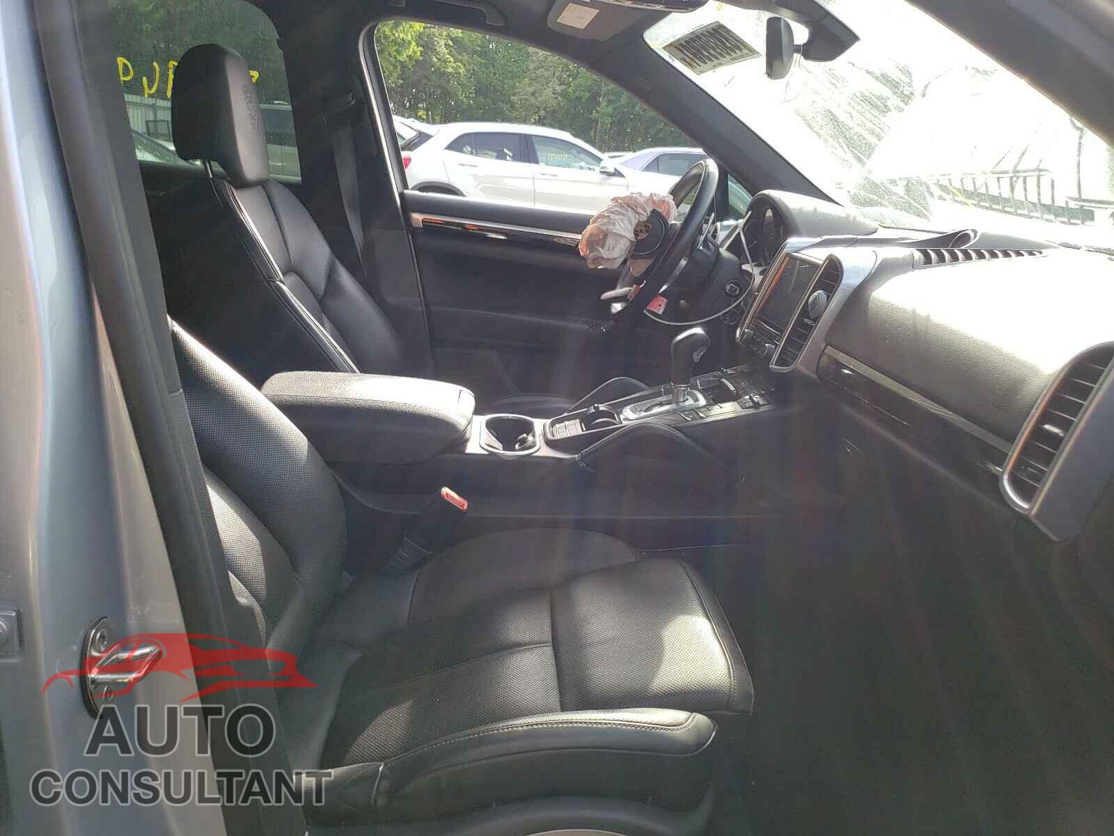 PORSCHE CAYENNE 2017 - WP1AA2A21HKA85507