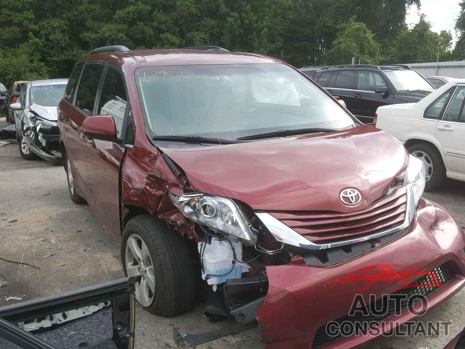 TOYOTA SIENNA LE 2015 - 5TDKK3DC9FS637323