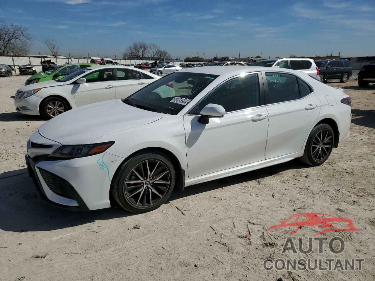 TOYOTA CAMRY 2022 - 4T1G11AK8NU633147
