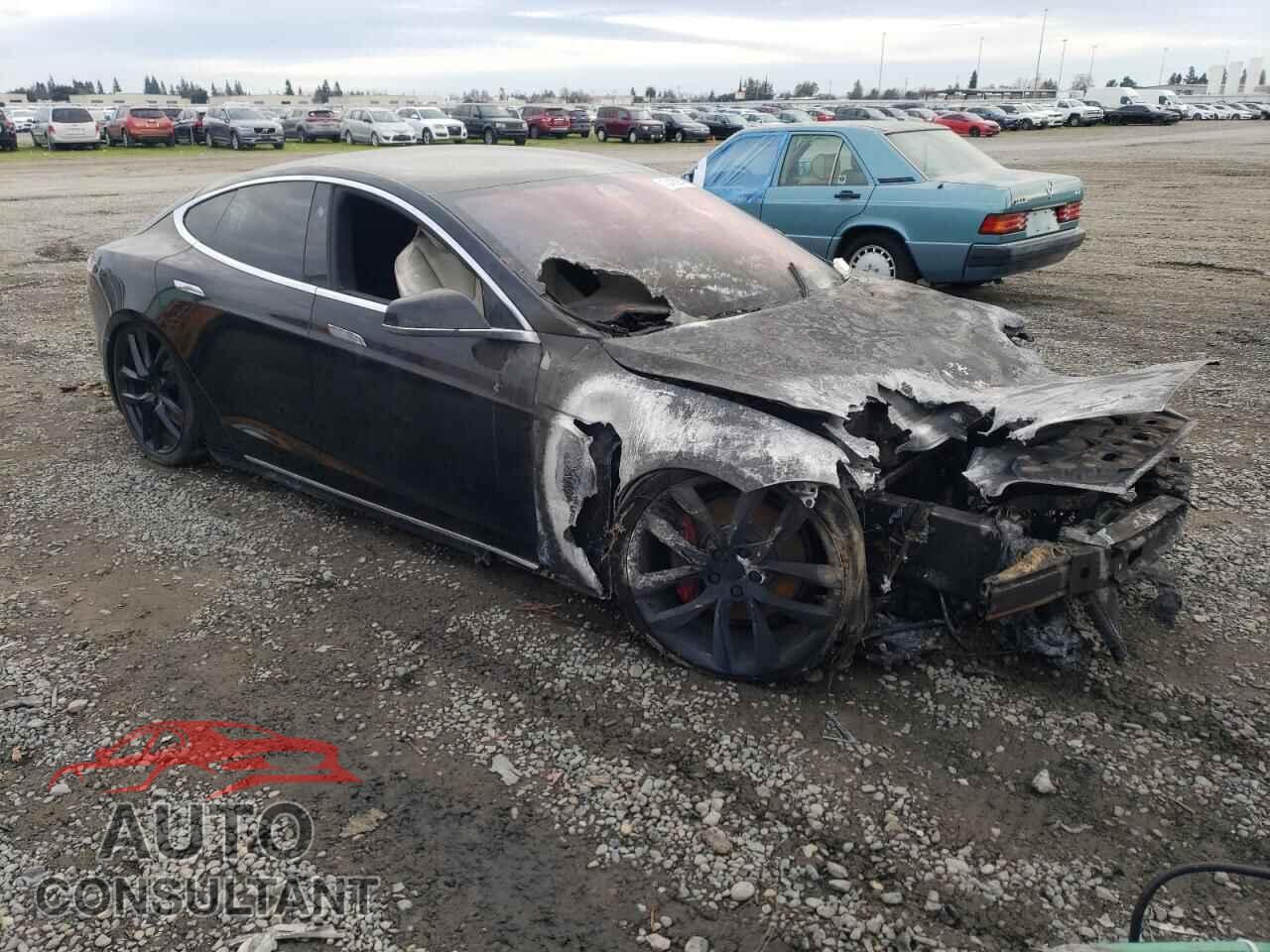 TESLA MODEL S 2018 - 5YJSA1E44JF272979