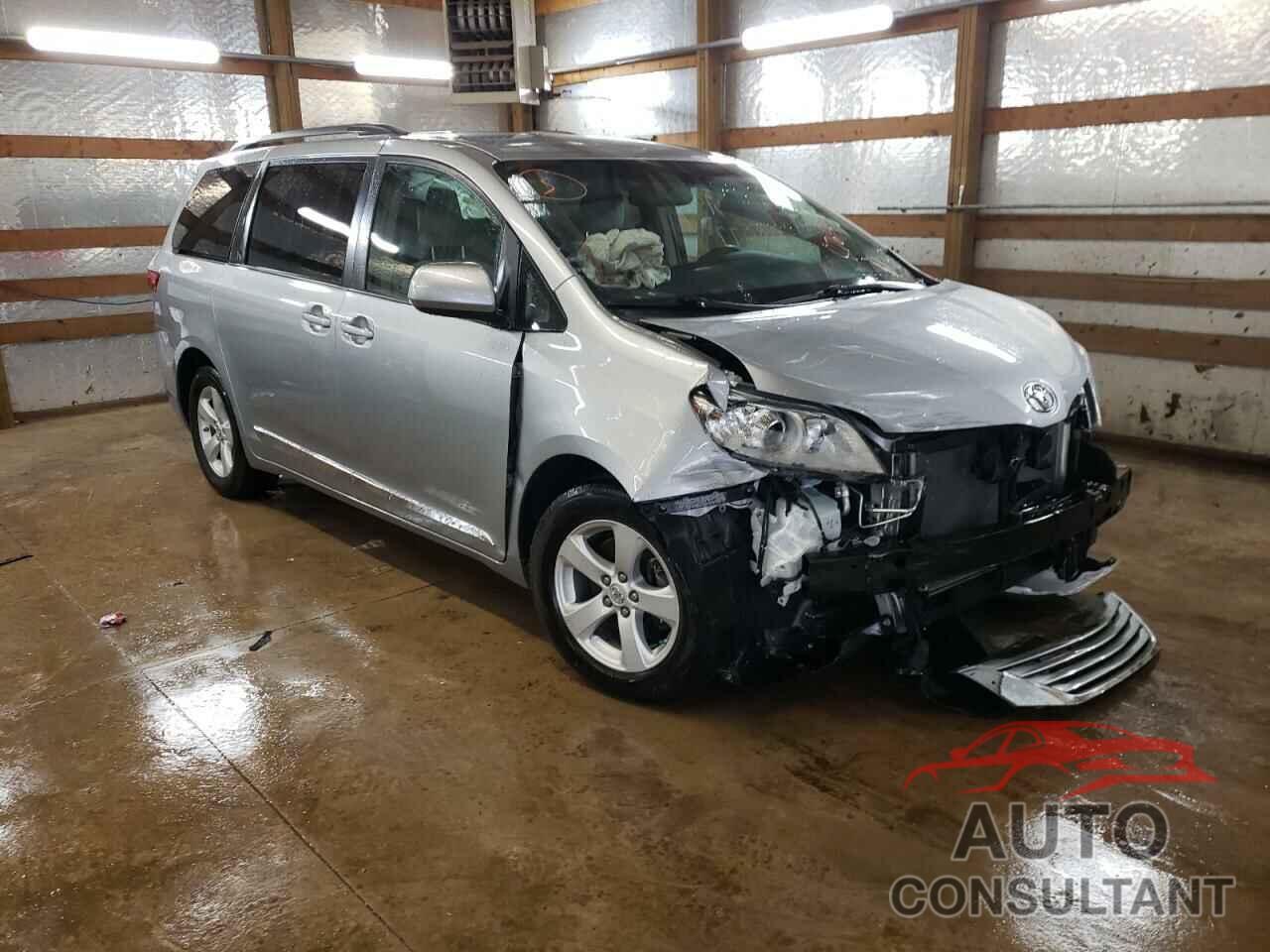 TOYOTA SIENNA 2017 - 5TDKZ3DC3HS876557