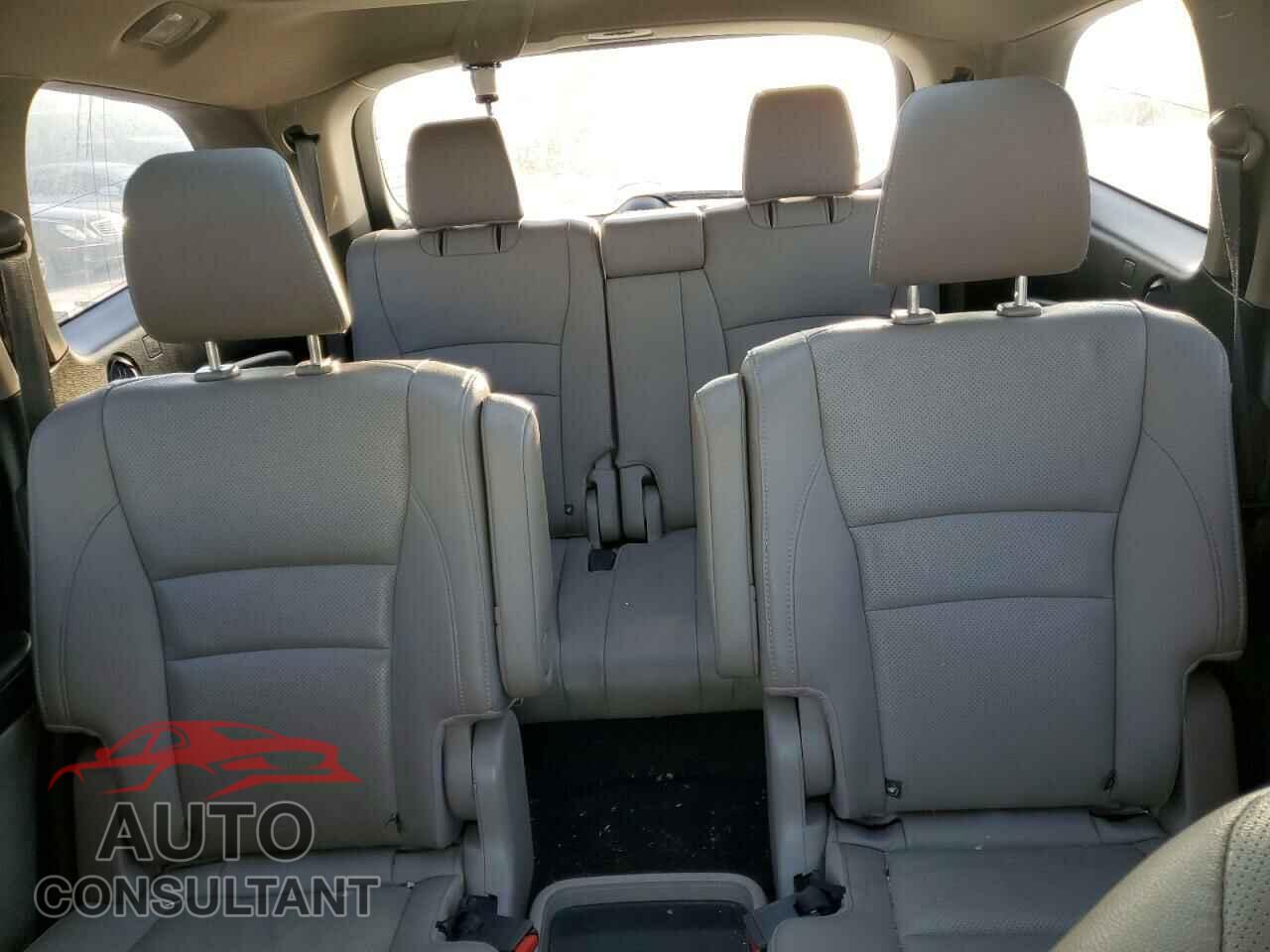 HONDA PILOT 2017 - 5FNYF6H04HB061695