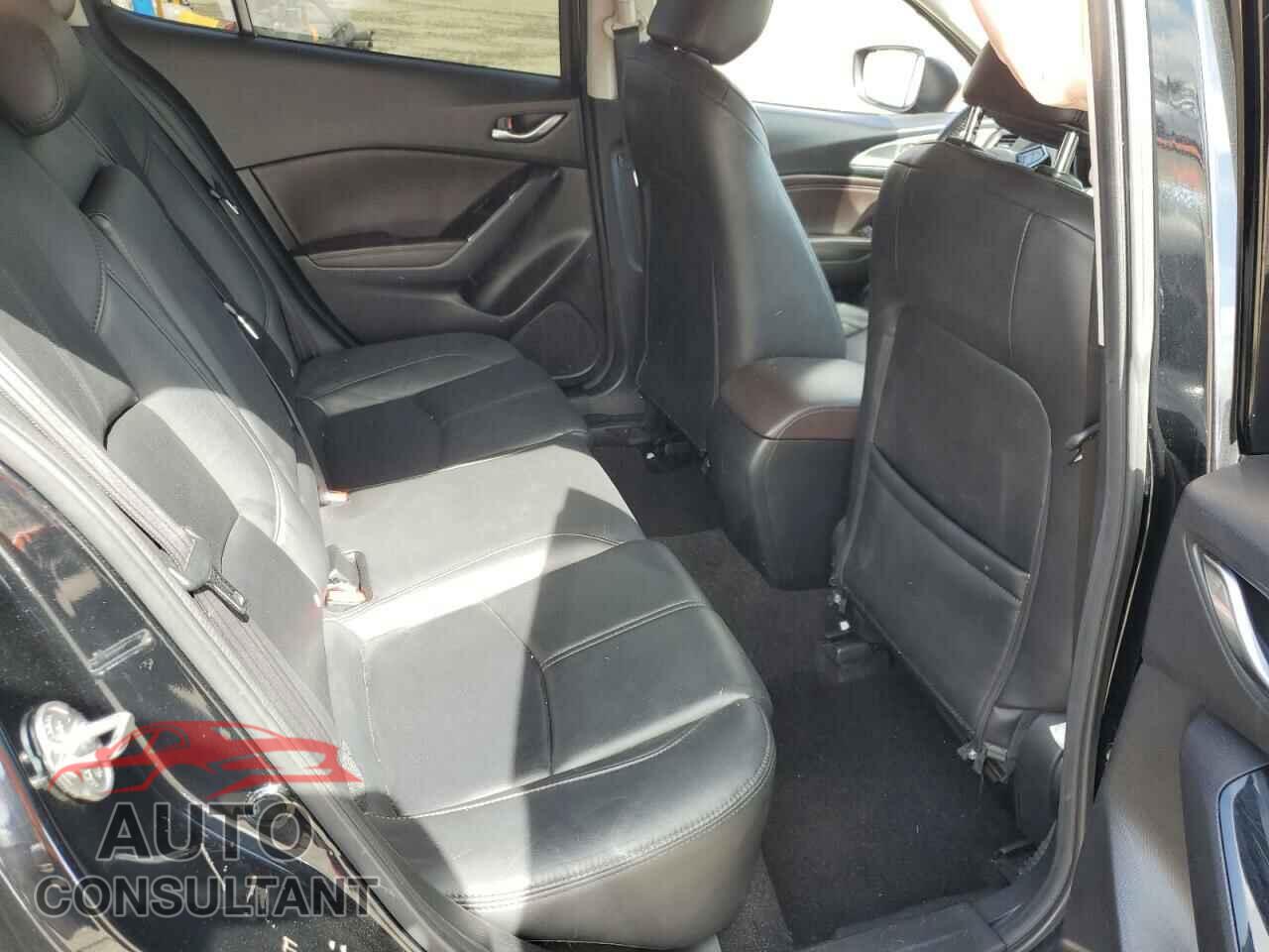 MAZDA 3 2018 - 3MZBN1L30JM262845