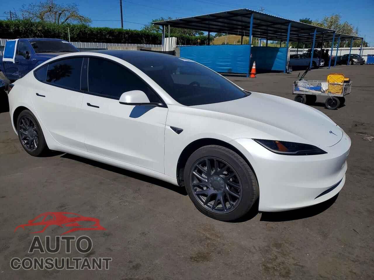 TESLA MODEL 3 2025 - 5YJ3E1EA5SF031870