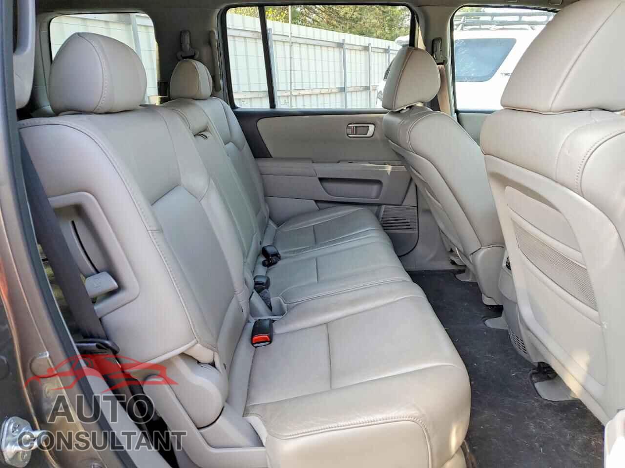 HONDA PILOT 2011 - 5FNYF4H71BB044281
