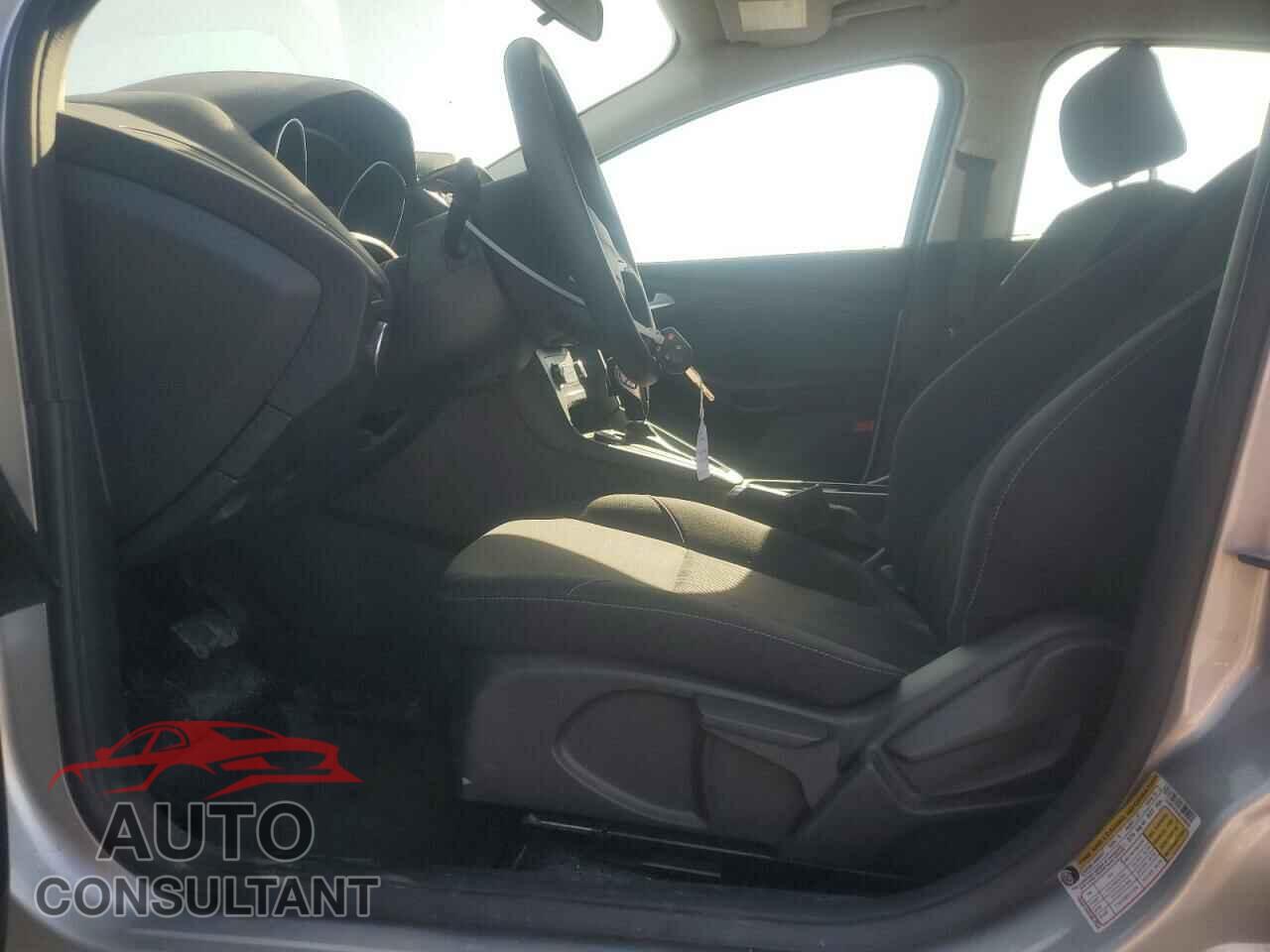 FORD FOCUS 2017 - 1FADP3F21HL309029