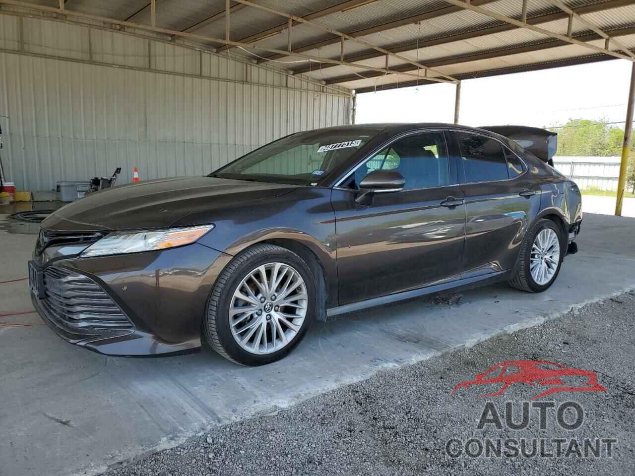 TOYOTA CAMRY 2018 - 4T1B11HK4JU065537