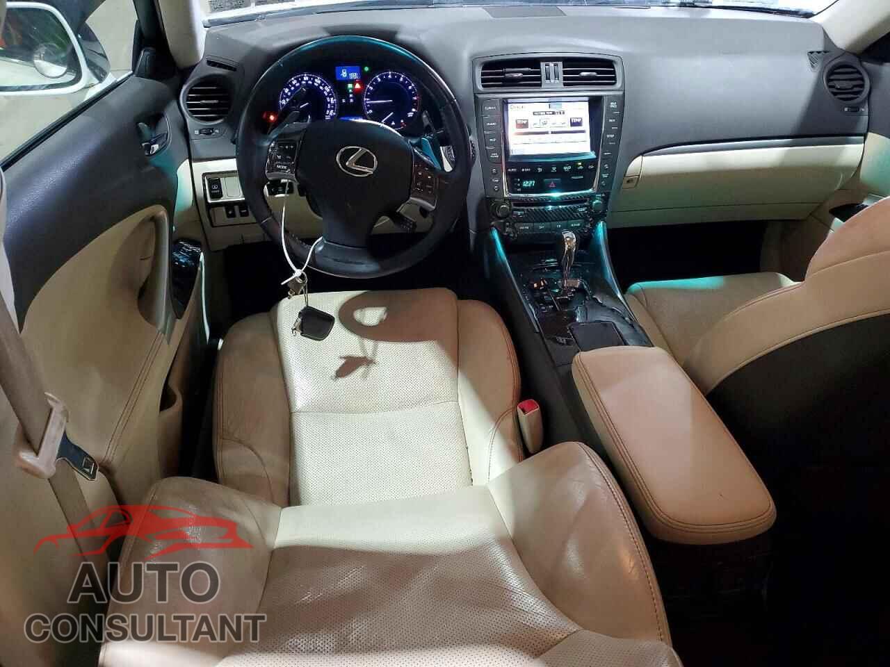 LEXUS IS 2011 - JTHCF5C29B5046730