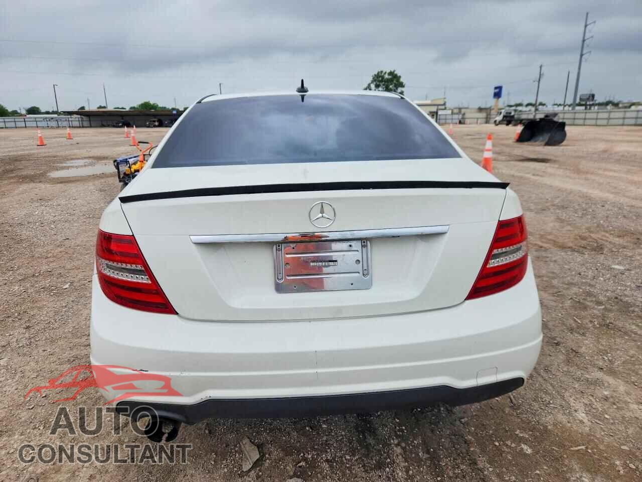 MERCEDES-BENZ C-CLASS 2012 - WDDGF4HB2CA631993