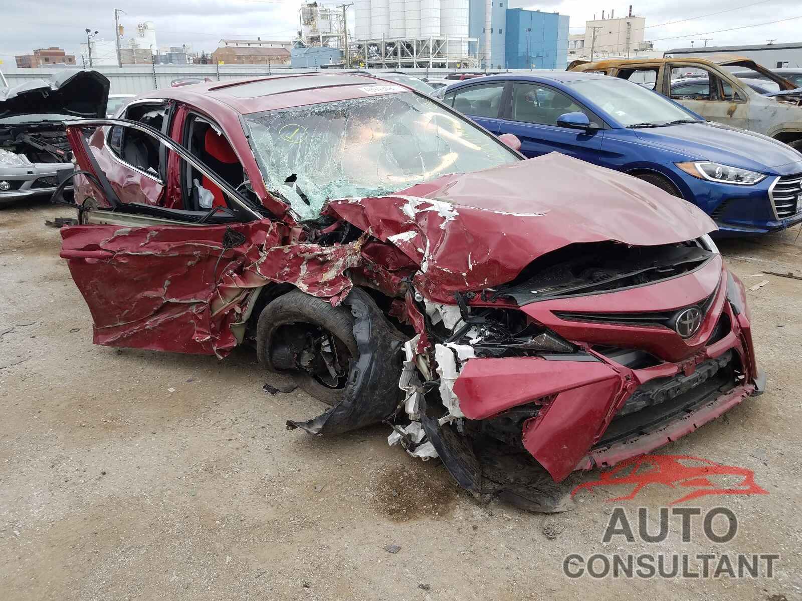 TOYOTA CAMRY 2018 - 4T1B11HK9JU529227