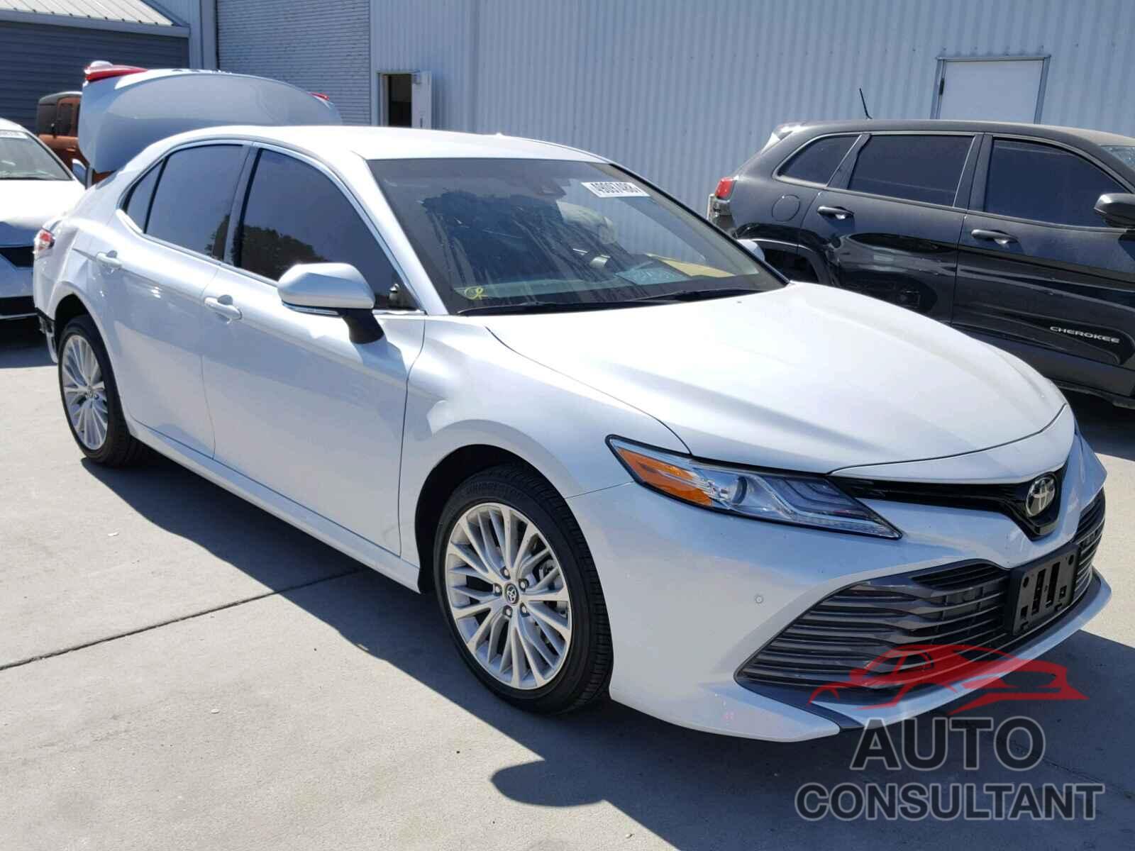 TOYOTA CAMRY 2018 - 4T1B11HK5JU087594