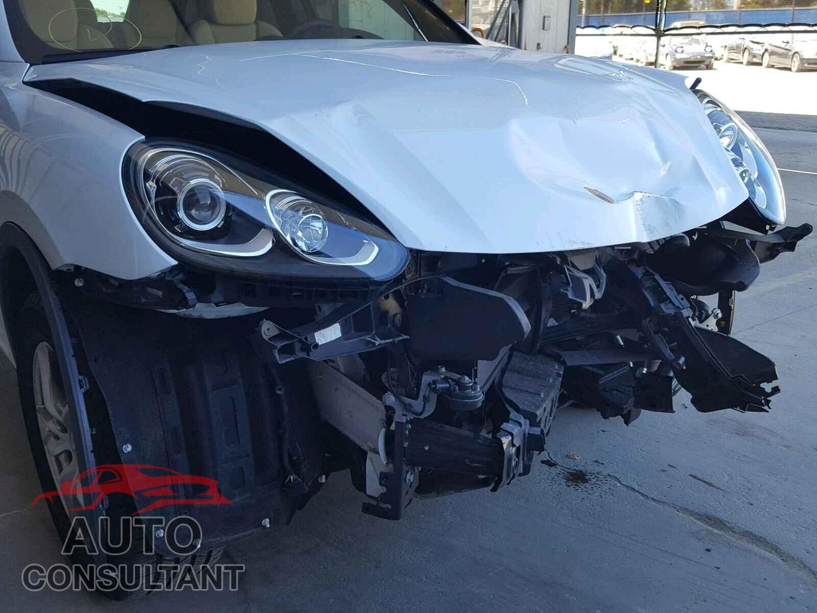 PORSCHE CAYENNE 2016 - WP1AA2A27GKA12382