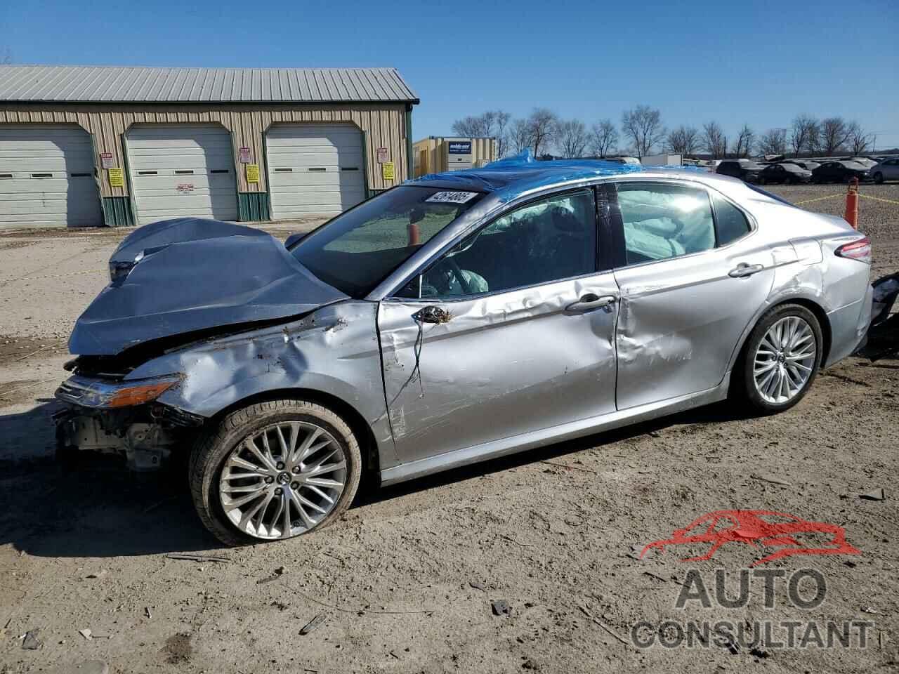 TOYOTA CAMRY 2018 - 4T1B11HK6JU092383