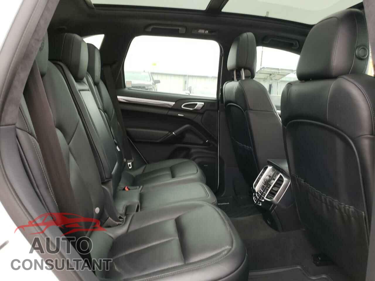PORSCHE CAYENNE 2018 - WP1AC2A2XJLA85256