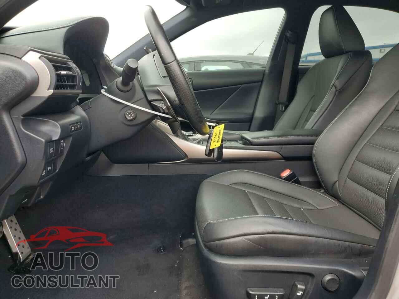 LEXUS IS 2018 - JTHBA1D2XJ5073760