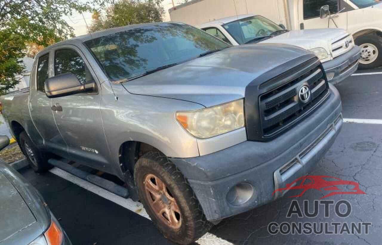 TOYOTA TUNDRA 2013 - 5TFUM5F13DX041299