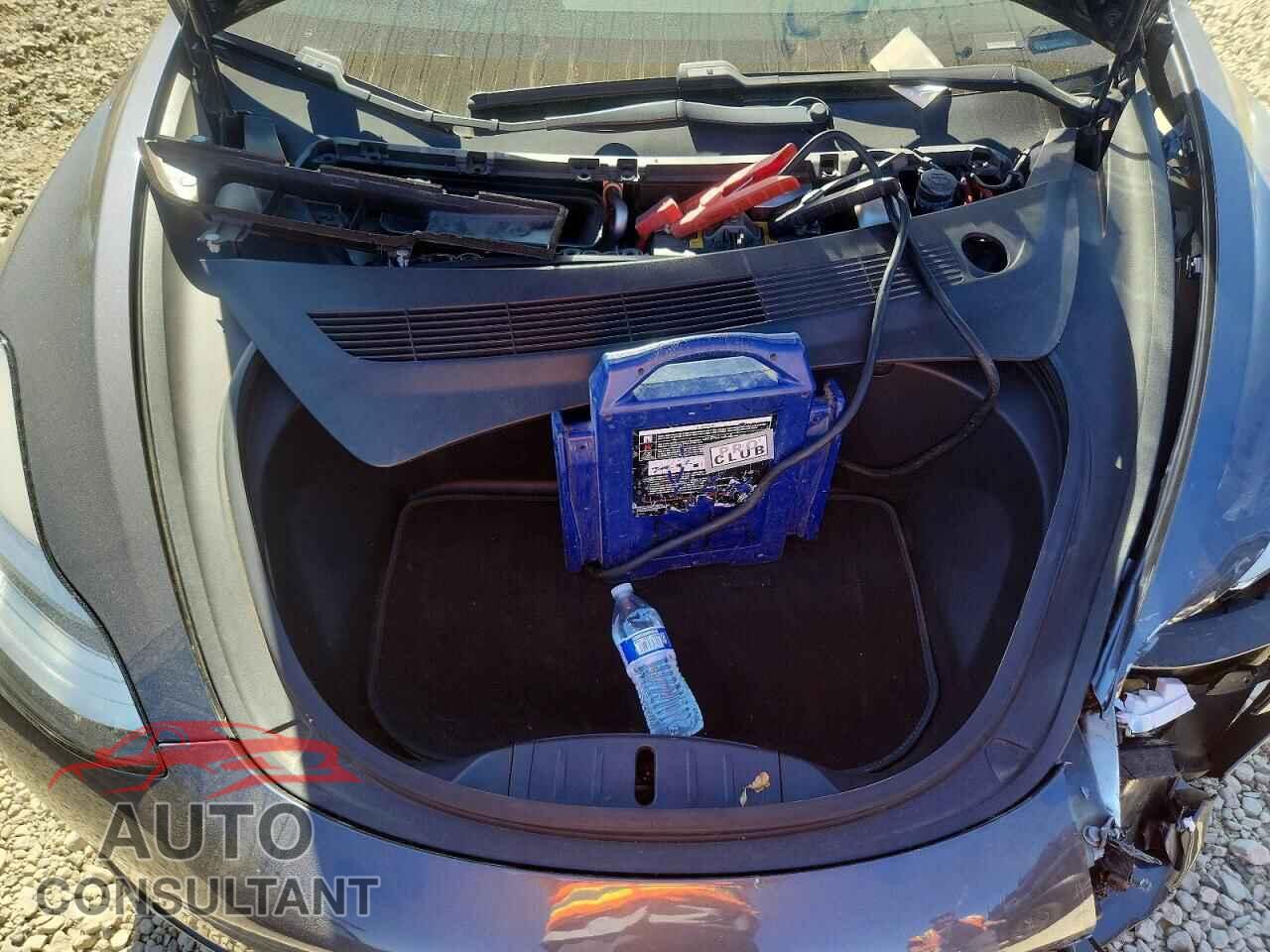 TESLA MODEL 3 2018 - 5YJ3E1EA8JF157798