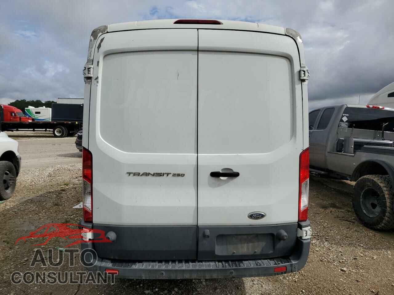 FORD TRANSIT 2017 - 1FTYR2CM4HKA96492