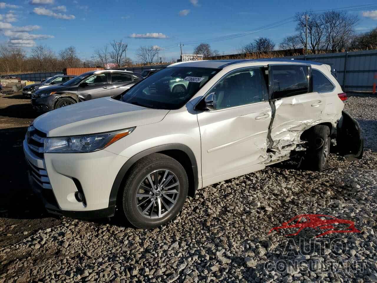 TOYOTA HIGHLANDER 2018 - 5TDJZRFHXJS898651